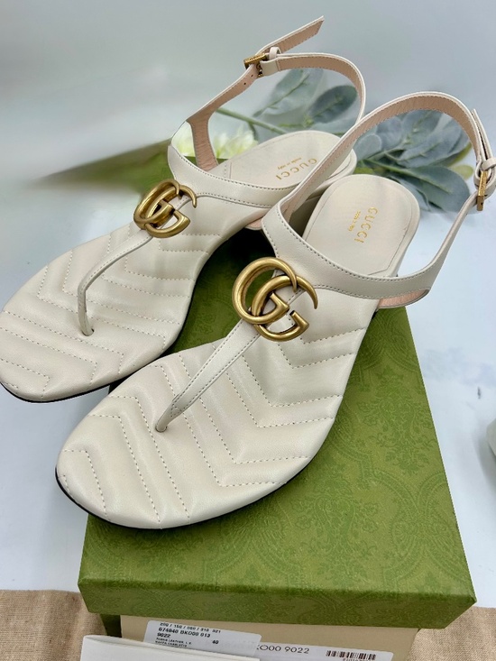 Gucci Shoes - Women’s Gucci GG Marmont Matelasse Leather Thong Sandal. Size 10/fits 10.5 US